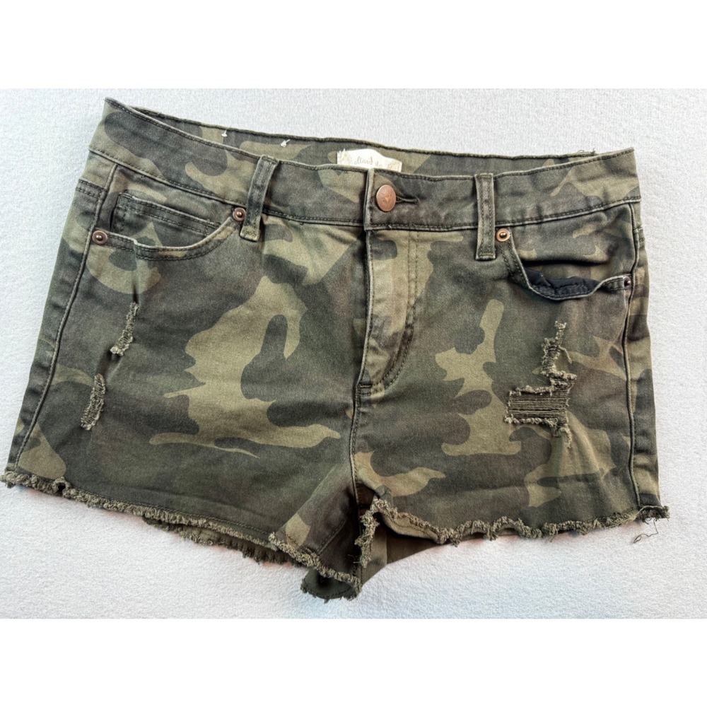 Lot of 2 Women Distressed Shorts Altard State Camo & Kylie & Kendall Acid Wash